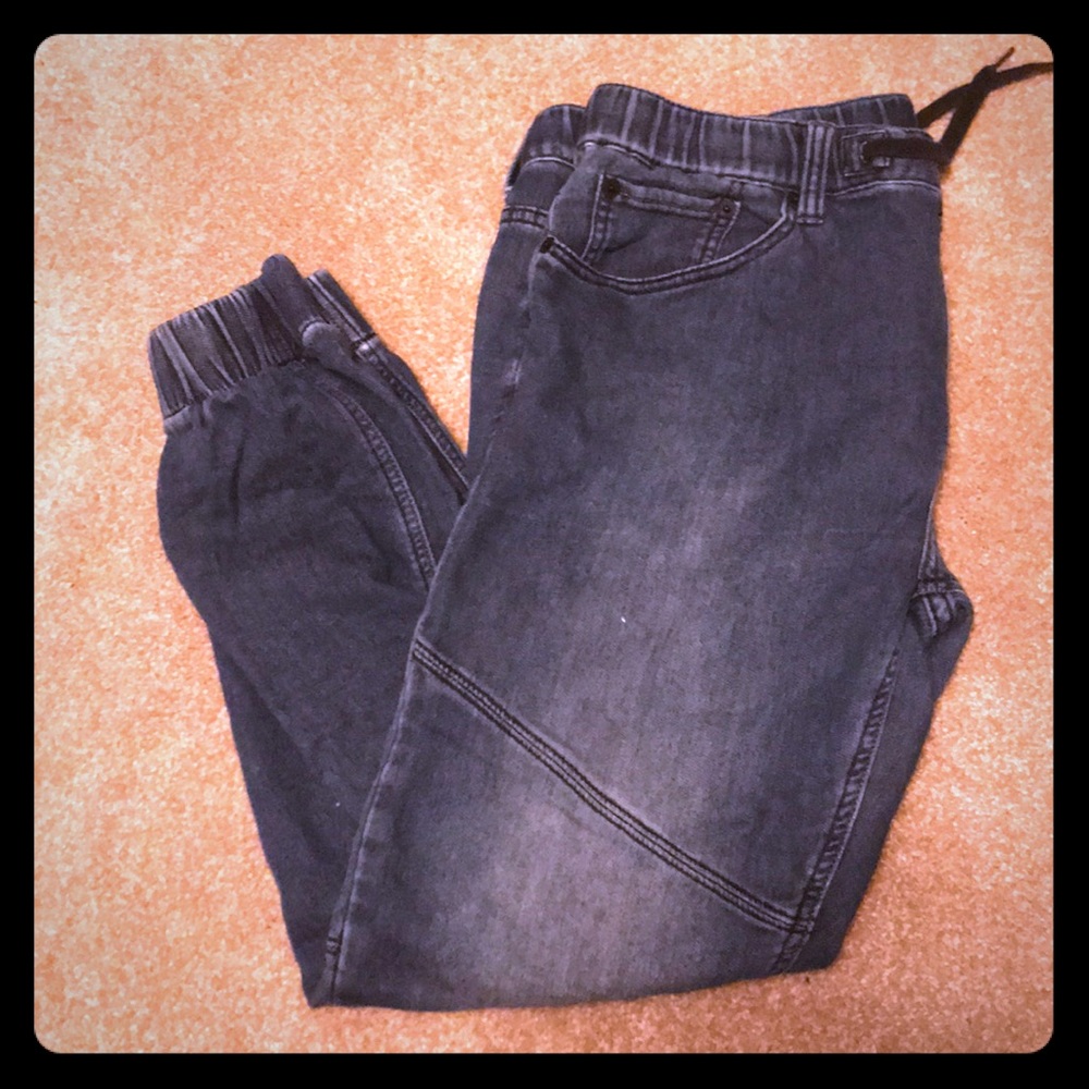 Men’s jogger style jeans